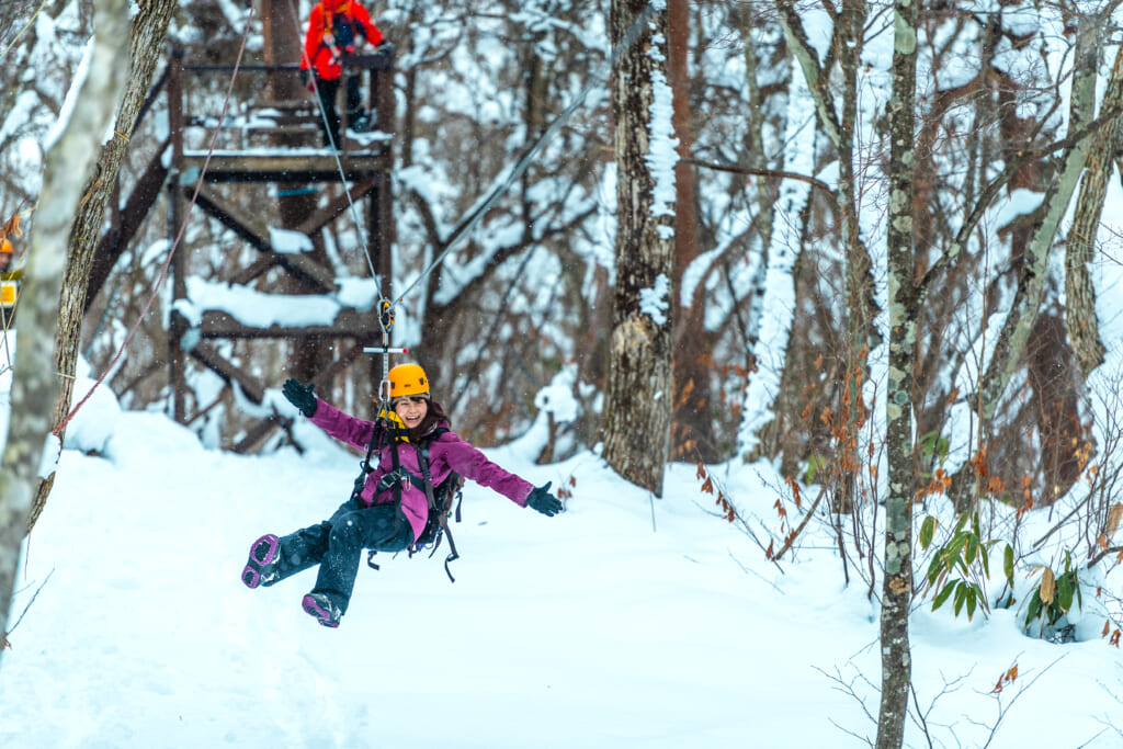 「ひるがの高原スキー場」で雪の中を駆け巡ろう！ウィンタージップライン＆雪山トレッキング
