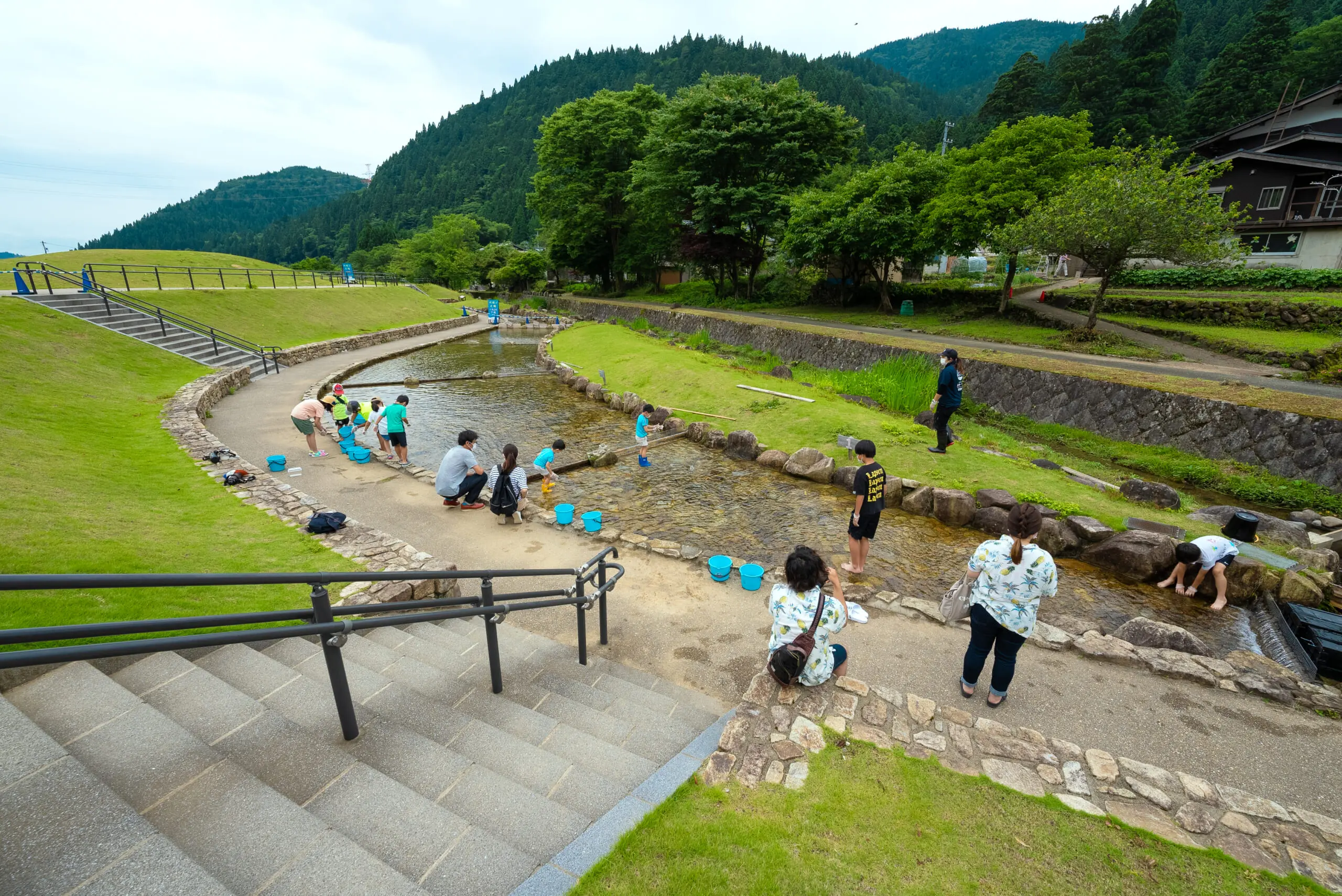 手軽に魚と触れ合える 清流長良川あゆパーク へ日帰り夏旅 岐阜県郡上市 アウトドア専門の観光webサイト Gujo Outdoor Experiences