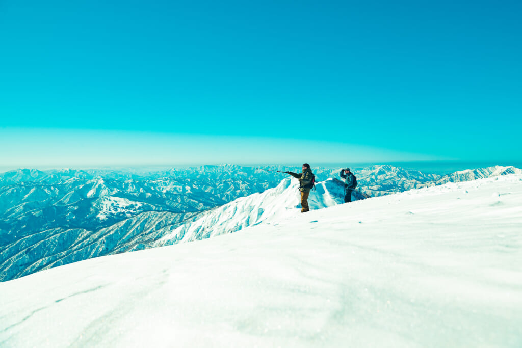 滑らなくても楽しめる、「今だけ、ここだけ」の雪山の遊び方のイメージ