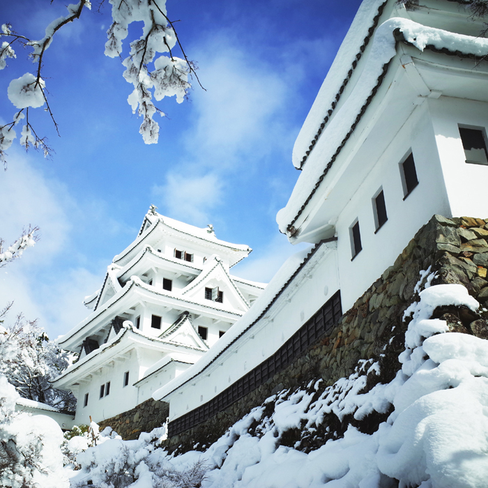 冬:雪化粧の城
